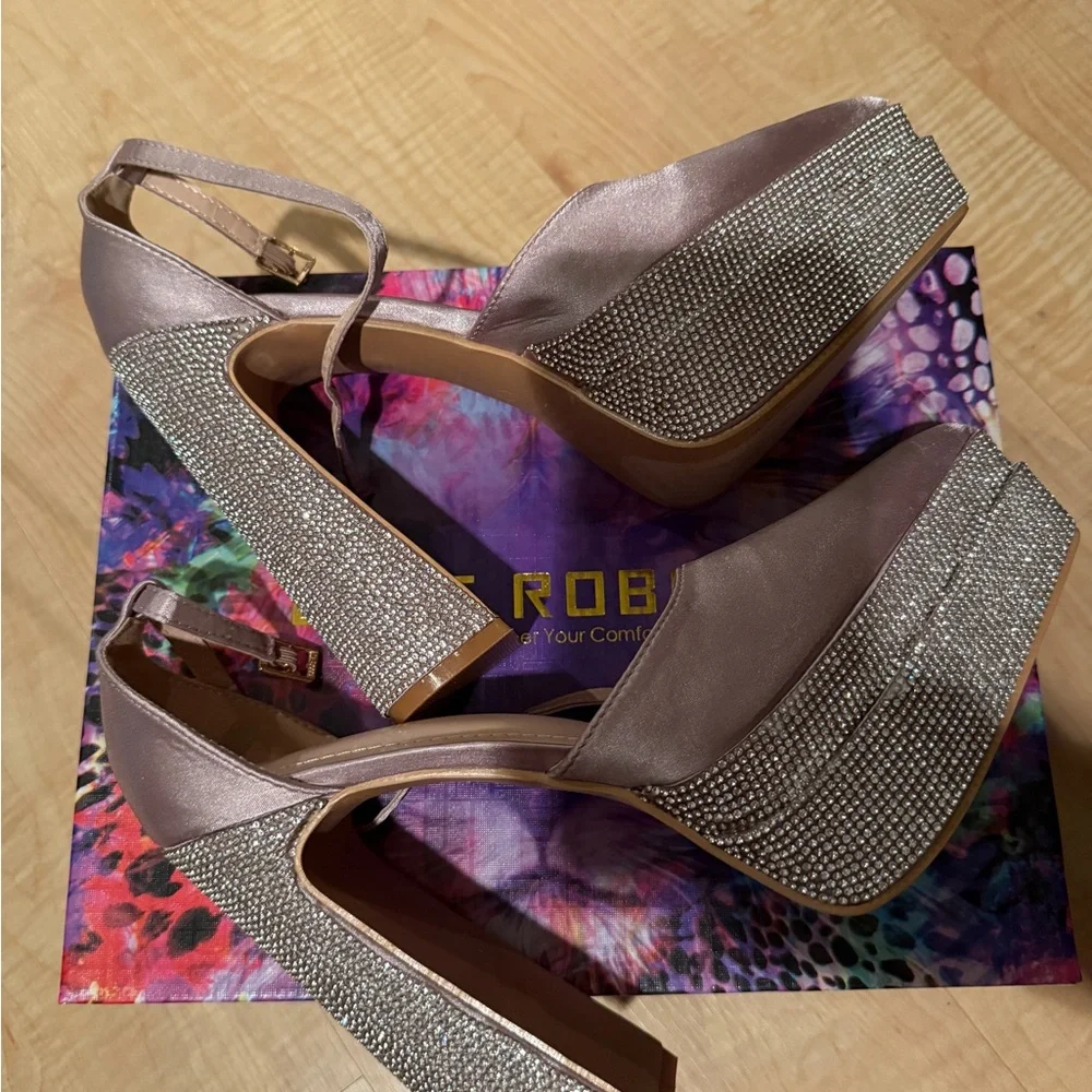 Women’s size 7.5 heels - Picture 5 of 6